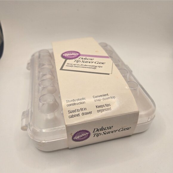 Wilton Deluxe Tip Saver Case Holds 26 Decorating Tips Sturdy Plastic Snap-Down T - Picture 2 of 3